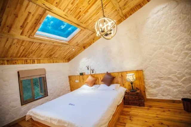 老宅改造丨 6 个月爆改古村老宅，一家 3 口把童话搬进自家小院