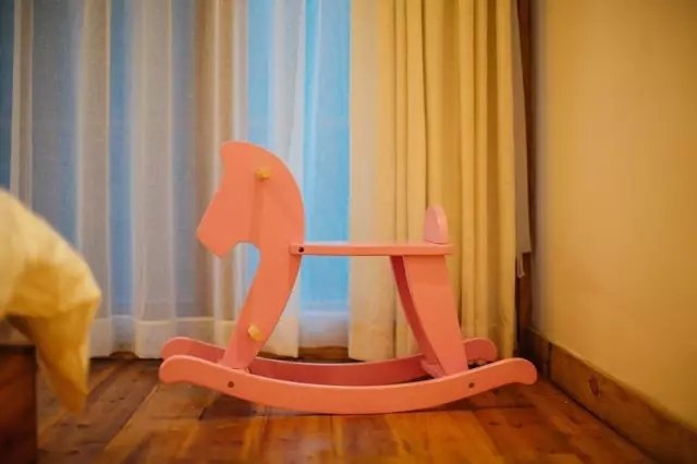 老宅改造丨 6 个月爆改古村老宅，一家 3 口把童话搬进自家小院