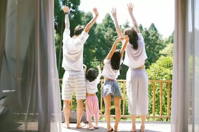 老宅改造丨 6 个月爆改古村老宅，一家 3 口把童话搬进自家小院