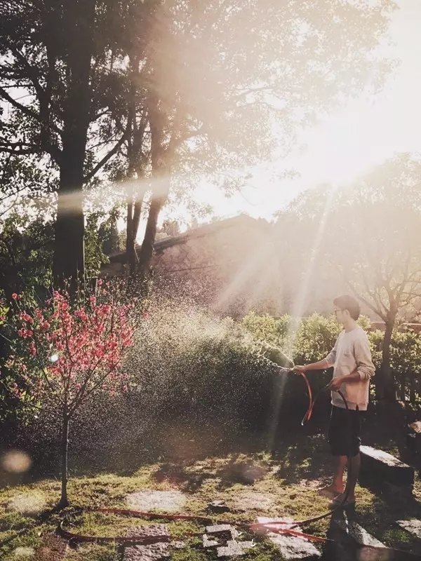 老宅改造丨 6 个月爆改古村老宅，一家 3 口把童话搬进自家小院