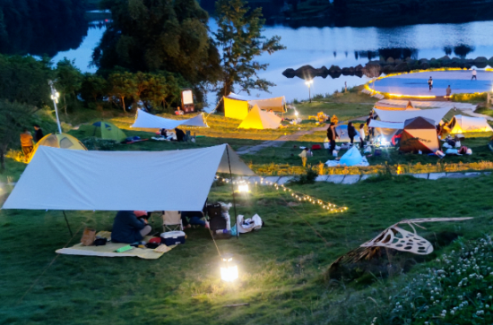 民宿和露营成为旅游市场亮点