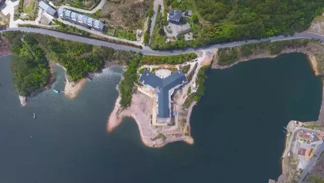 他斥资千万造出梦中的家，消解了 29 万游子的乡愁！