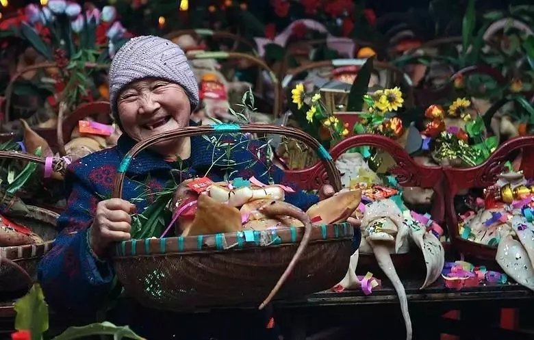 他斥资千万造出梦中的家，消解了 29 万游子的乡愁！