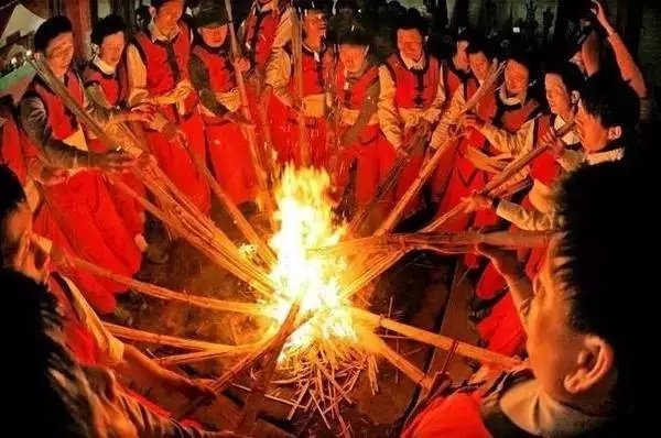 他斥资千万造出梦中的家，消解了 29 万游子的乡愁！