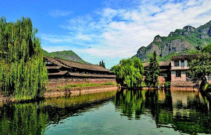 大若岩埭头村 2000 万打造古色古味精品民宿群