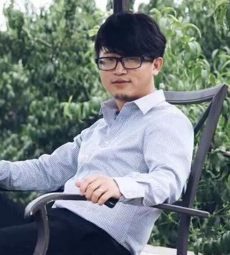 他把云南 26 个民族装进一间屋子