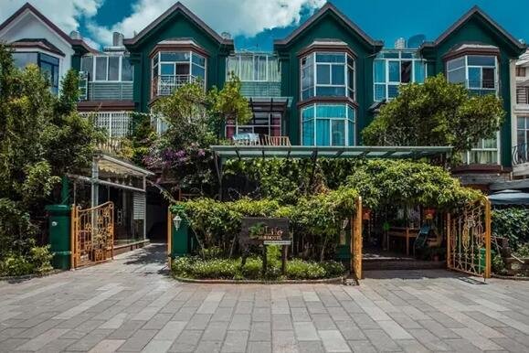 他把云南 26 个民族装进一间屋子