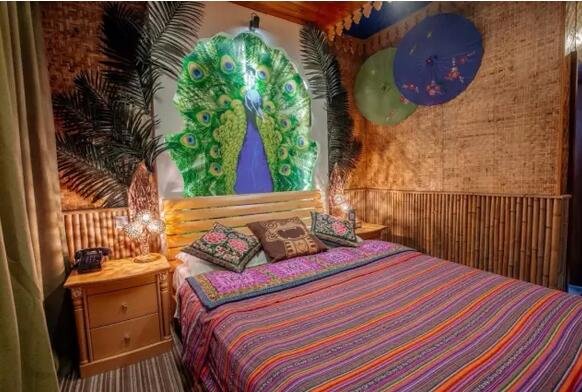 他把云南 26 个民族装进一间屋子