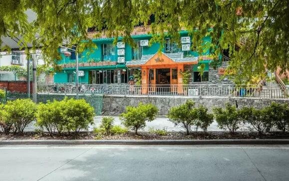 他把云南 26 个民族装进一间屋子