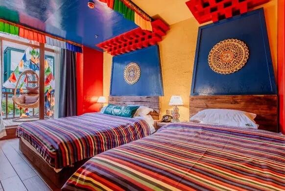 他把云南 26 个民族装进一间屋子