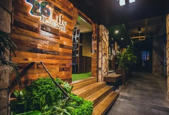 他把云南 26 个民族装进一间屋子