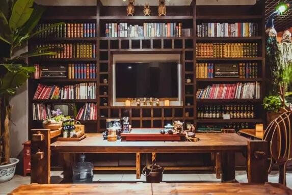 他把云南 26 个民族装进一间屋子