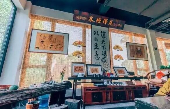 放弃阿里百万年薪,他造了 7 栋纯白色的家 放弃阿里百万年薪,他造了 7 栋纯白色的家