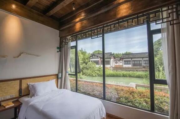 放弃阿里百万年薪,他造了 7 栋纯白色的家 放弃阿里百万年薪,他造了 7 栋纯白色的家