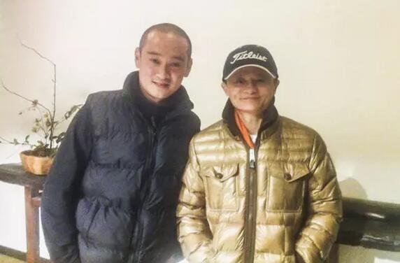 放弃阿里百万年薪,他造了 7 栋纯白色的家 放弃阿里百万年薪,他造了 7 栋纯白色的家