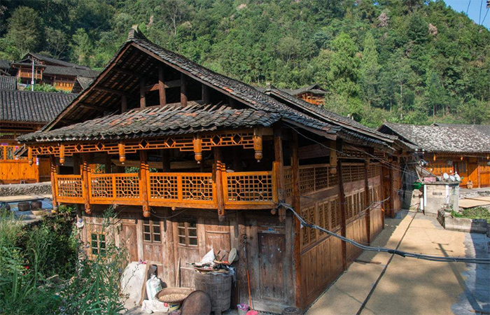 刘旗委员：做民宿应充分利用传统村落和原住民