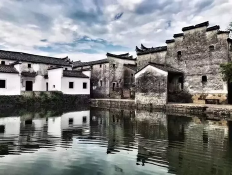 连卖杭州 3 套房，他跑回村里爆改老宅！