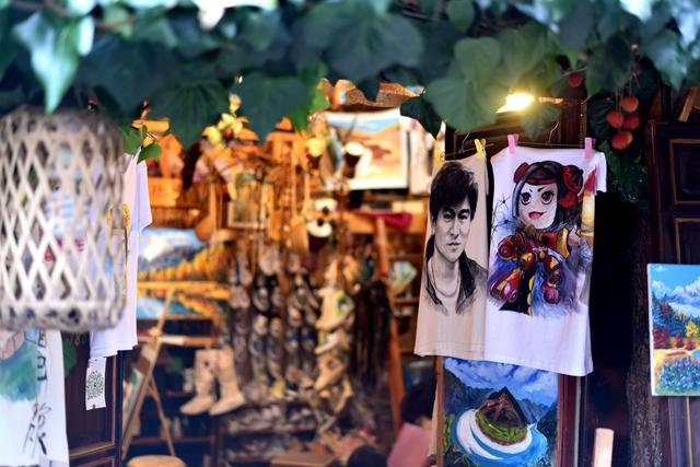 玉龙山脚下这些好看的小屋子~