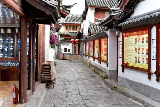 玉龙山脚下这些好看的小屋子~