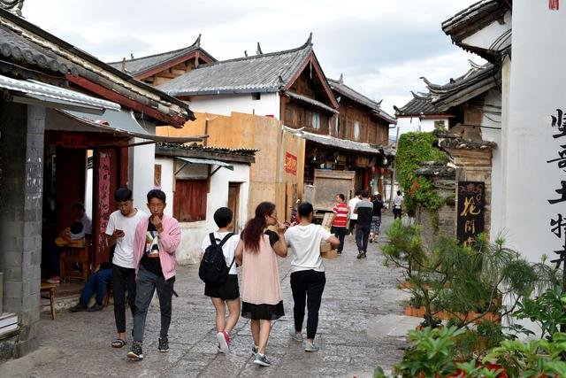 玉龙山脚下这些好看的小屋子~