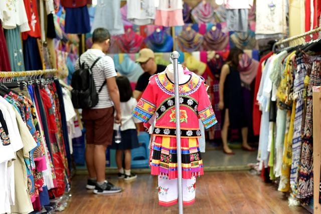 玉龙山脚下这些好看的小屋子~