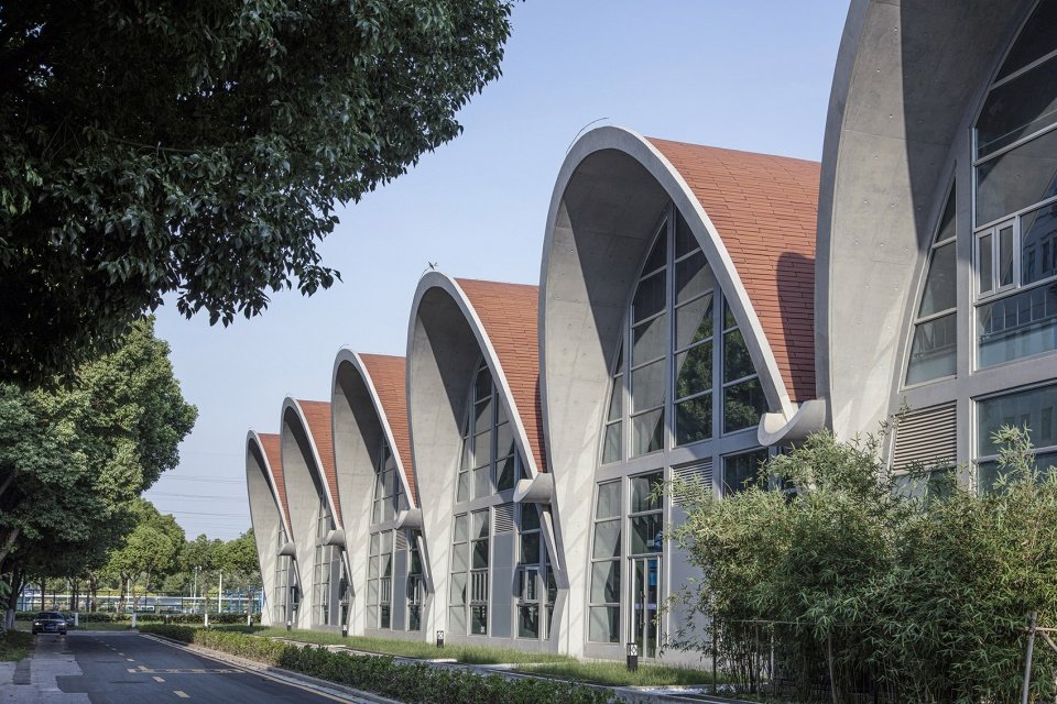 东南大学游泳馆，南京 / 东南大学建筑设计研究院有限公司周琦工作室