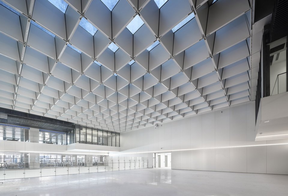 国家重型汽车工程技术研究中心,济南 / CCDI 21 设计工作室 国家重型汽车工程技术研究中心,济南 / CCDI 21 设计工作室