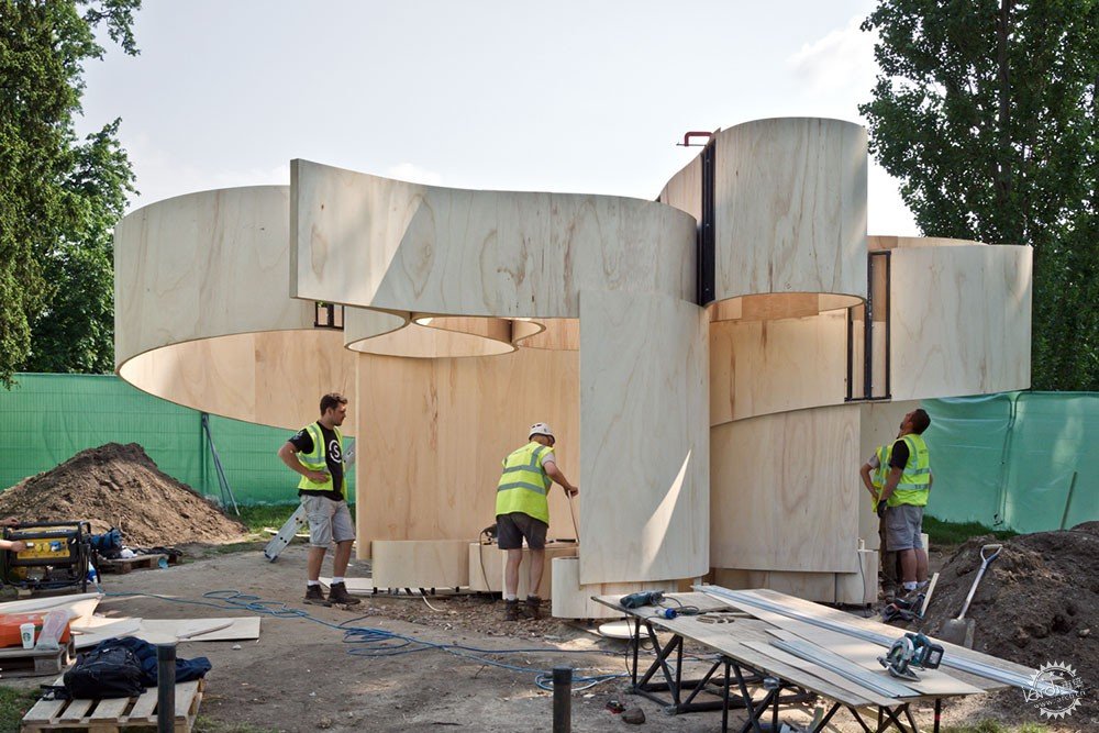 伦敦肯辛顿花园的蛇形艺廊 伦敦肯辛顿花园的蛇形艺廊