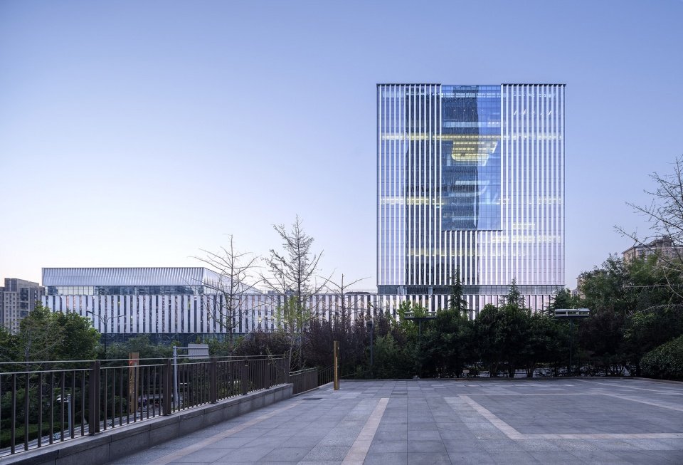 国家重型汽车工程技术研究中心,济南 / CCDI 21 设计工作室 国家重型汽车工程技术研究中心,济南 / CCDI 21 设计工作室