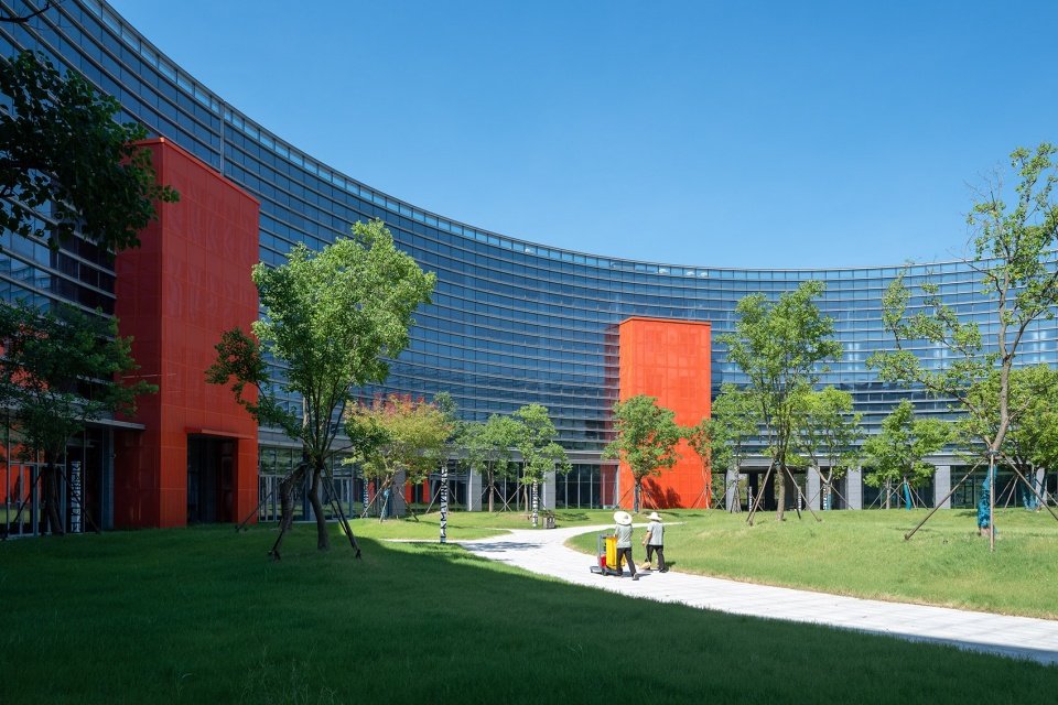 海宁浙江大学国际校区北侧办公园区 / 奥雅设计