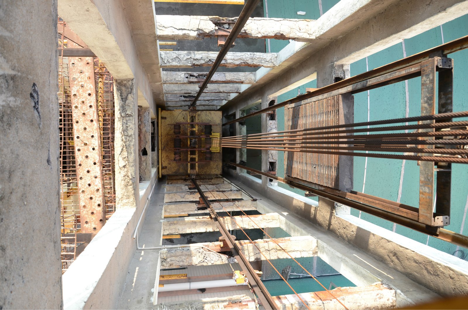 高层修建电梯门关不上本来烟囱效应惹的祸，来看看处理办法.jpg