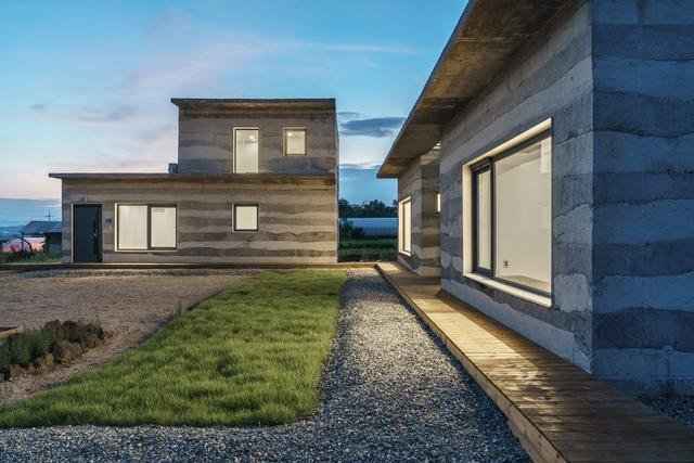 【乡村别墅】三个家庭 两栋建筑 一个庭院 【乡村别墅】三个家庭 两栋建筑 一个庭院