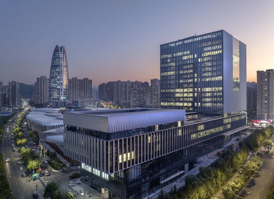 国家重型汽车工程技术研究中心,济南 / CCDI 21 设计工作室 国家重型汽车工程技术研究中心,济南 / CCDI 21 设计工作室