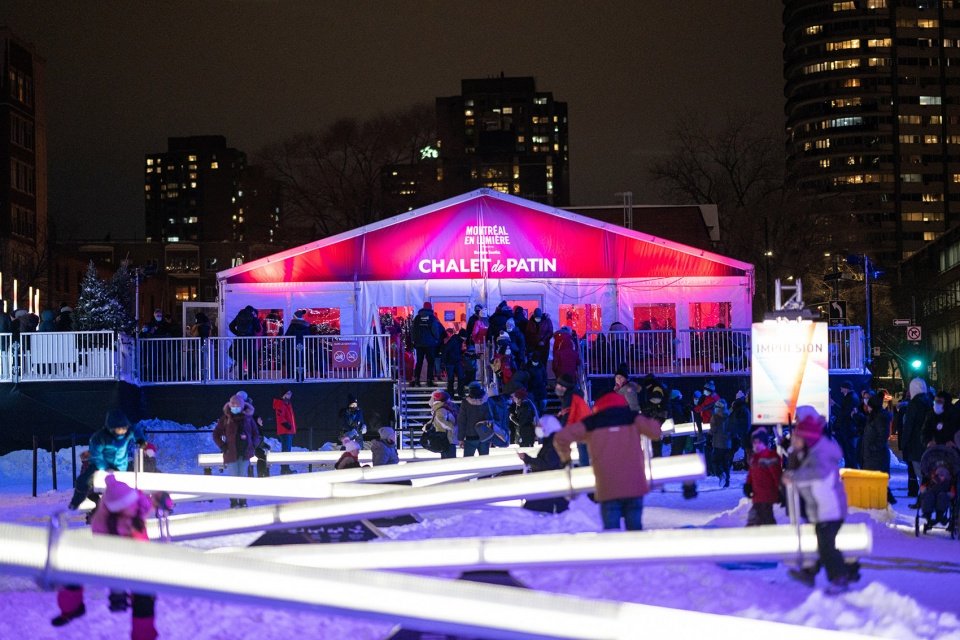 第 24 届蒙特利尔灯光节“环形冰场”装置 / Montréal en Lumière