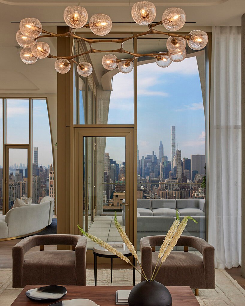 走进 DDG 位于东 88 街 180 号的高迪风格顶层公寓 走进 DDG 位于东 88 街 180 号的高迪风格顶层公寓