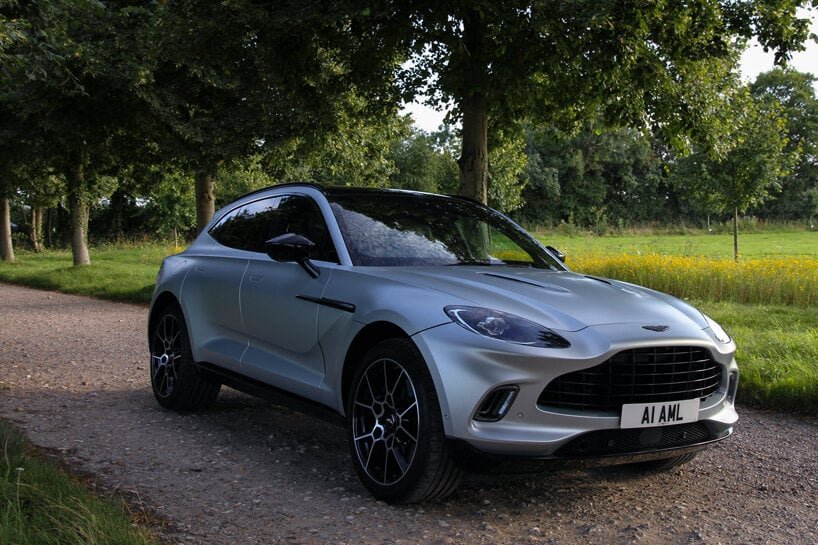 2021 年阿斯顿·马丁 DBX 回顾:将运动带回 SUV 2021 年阿斯顿·马丁 DBX 回顾:将运动带回 SUV