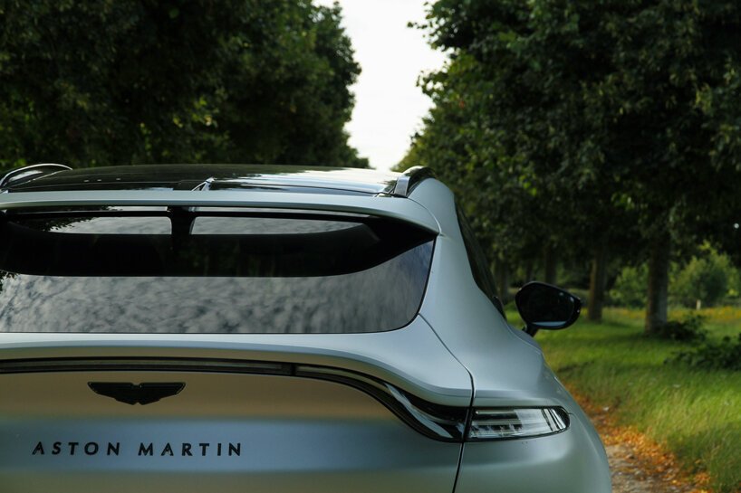 2021 年阿斯顿·马丁 DBX 回顾:将运动带回 SUV 2021 年阿斯顿·马丁 DBX 回顾:将运动带回 SUV