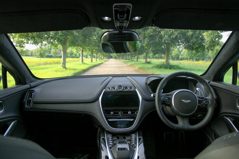 2021 年阿斯顿·马丁 DBX 回顾:将运动带回 SUV 2021 年阿斯顿·马丁 DBX 回顾:将运动带回 SUV