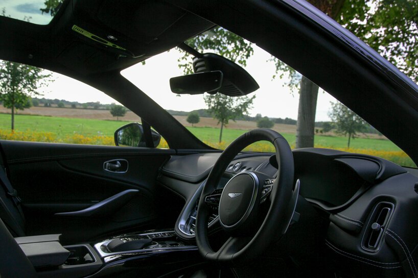 2021 年阿斯顿·马丁 DBX 回顾:将运动带回 SUV 2021 年阿斯顿·马丁 DBX 回顾:将运动带回 SUV