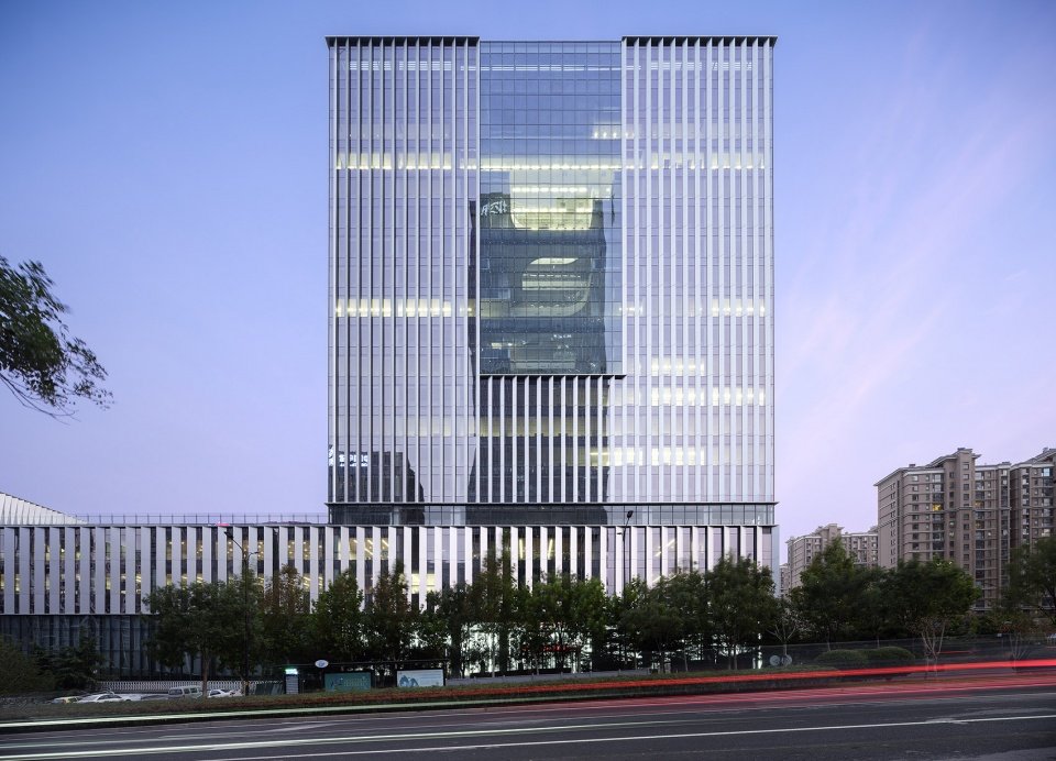 国家重型汽车工程技术研究中心,济南 / CCDI 21 设计工作室 国家重型汽车工程技术研究中心,济南 / CCDI 21 设计工作室