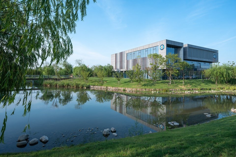 海宁浙江大学国际校区北侧办公园区 / 奥雅设计
