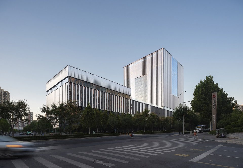 国家重型汽车工程技术研究中心,济南 / CCDI 21 设计工作室 国家重型汽车工程技术研究中心,济南 / CCDI 21 设计工作室