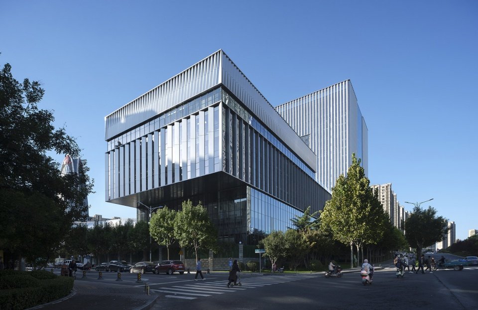 国家重型汽车工程技术研究中心,济南 / CCDI 21 设计工作室 国家重型汽车工程技术研究中心,济南 / CCDI 21 设计工作室