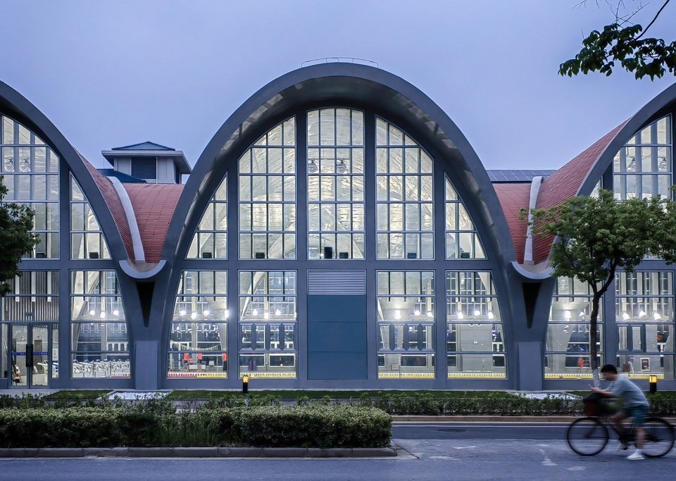 东南大学游泳馆，南京 / 东南大学建筑设计研究院有限公司周琦工作室