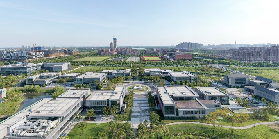 海宁浙江大学国际校区北侧办公园区 / 奥雅设计