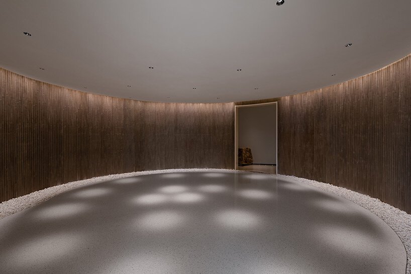 3andwich design 的圆形“水滴”图书馆面向中国广阔的海景开放 3andwich design 的圆形“水滴”图书馆面向中国广阔的海景开放