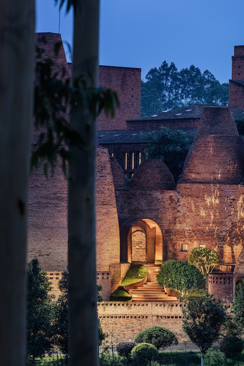 CCD 将罗旭的云端大地艺术变成中国独特的用餐体验