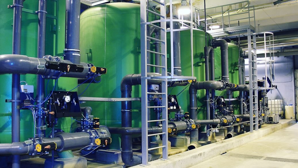 冷水机组板式热交换器竟然被冻裂! 原因就是这几点