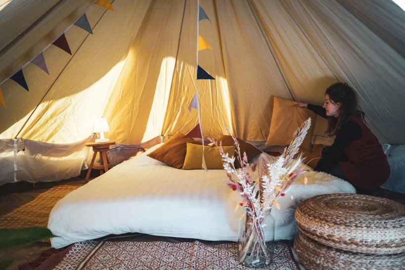 比利时湖上的 8 个酒店木筏将重温您儿时的梦想