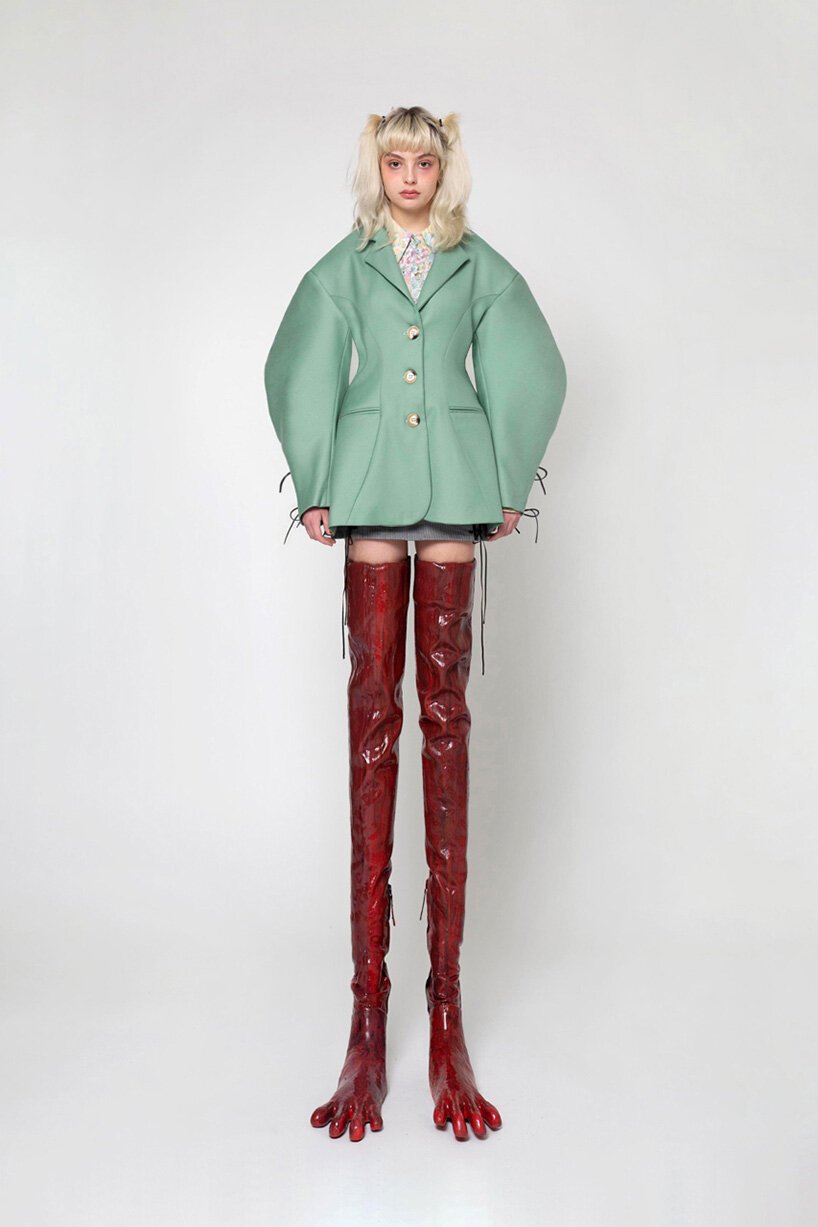 AVAVAV 推出由奢侈废料制成的四趾怪异靴子